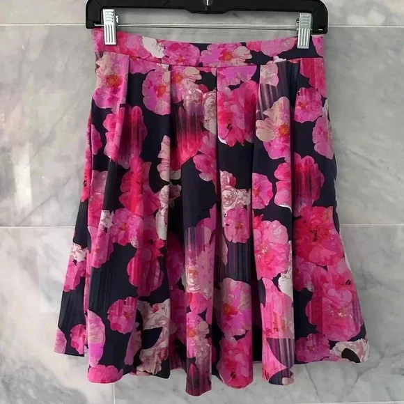 Cynthia Rowley- Fit and flare floral skirt- pockets-Size XSmall - Picture 5 of 10